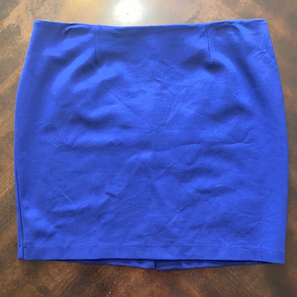 Dark blue pencil shirt, above knee length